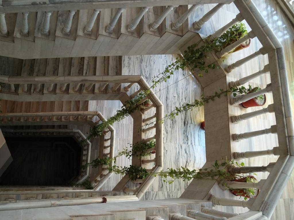 Hotel Hilltop Palace Udaipur Extérieur photo